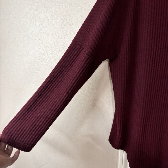 XL Zenana Outfitters Wine Colored Ribbed Material Stretchy Oversized Top - Picture 6 of 10